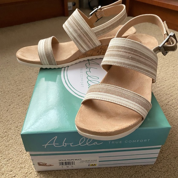 Beige/cream fabric Abella Sandals with cork wedge.Size 8  Super comfy worn once! - Picture 3 of 4
